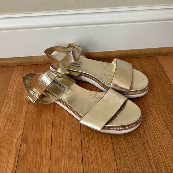 Steve Madden Women’s Marjorie Metallic Gold Sandals Buckle Straps Size 8 - Picture 3 of 6